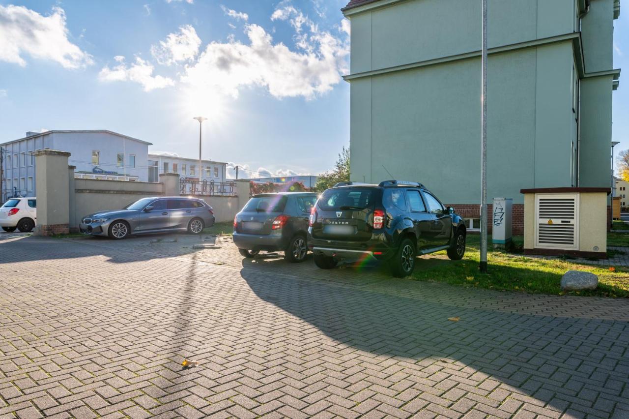 Ruhig - Privatparkplatz - Barrierearm Quiet - Private Car Park - Low Barrier Magdeburg Kültér fotó